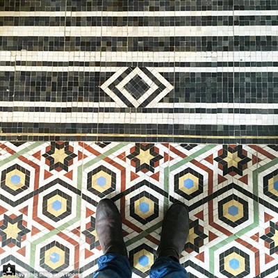 ins兴起晒“名媛脚”，名牌鞋配上好看的地板！屌丝就别来了