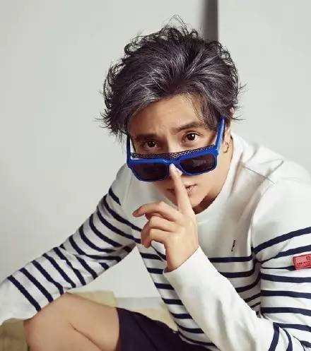 薛之谦丨一个“四线歌手”如何成为“网络最红段子手”？