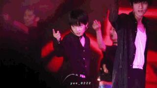 他是TF家族的忙内，江湖人称钢铁直男小狼崽，却有一颗当老大的心