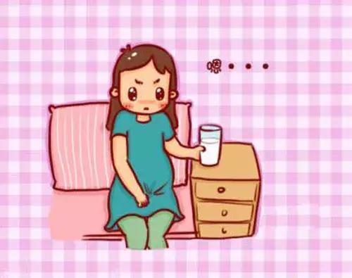 孕期尿频是怎么回事儿,孕期羊水少喝水尿频