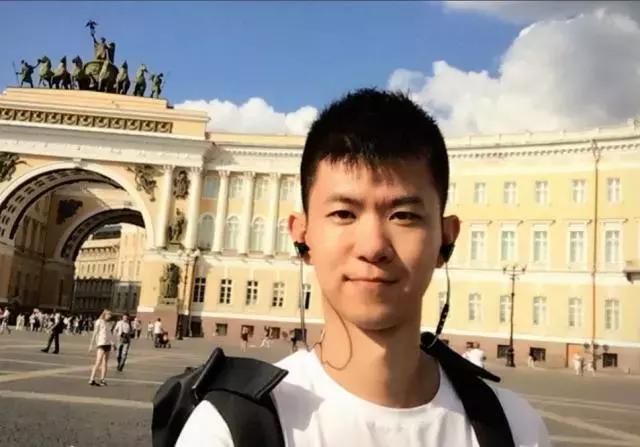 又是一位可以靠脸吃饭，却为画画抛弃铁饭碗，终成CG界的大神！