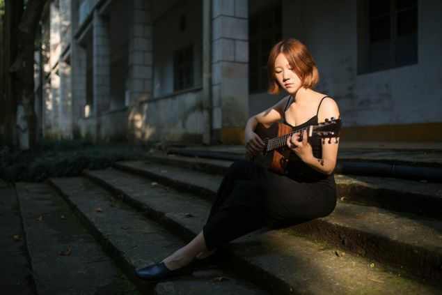 谢春花小吉他,谢春花节目里用的什么吉他