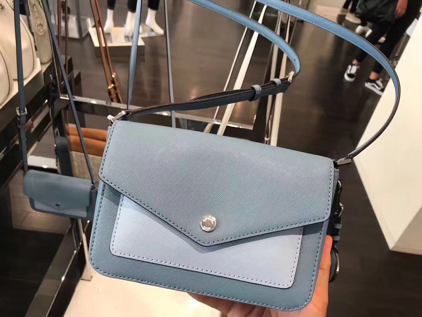 给女生买包包,给女生买名牌包包