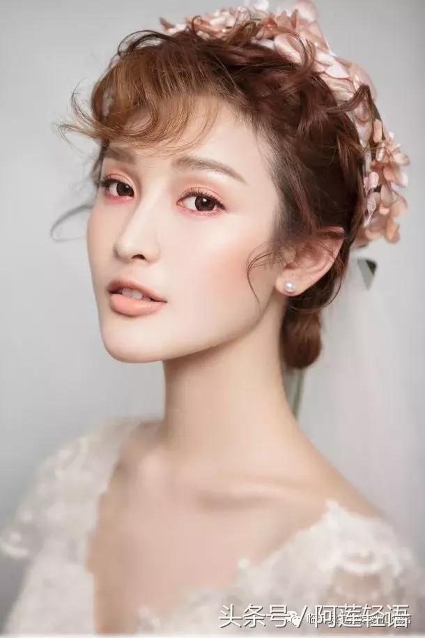 临沂这家店订购婚纱礼就赠送婚礼跟妆！还有定制充电宝赠送哦