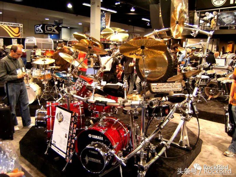 李宇春打鼓,易烊千玺演唱会打鼓