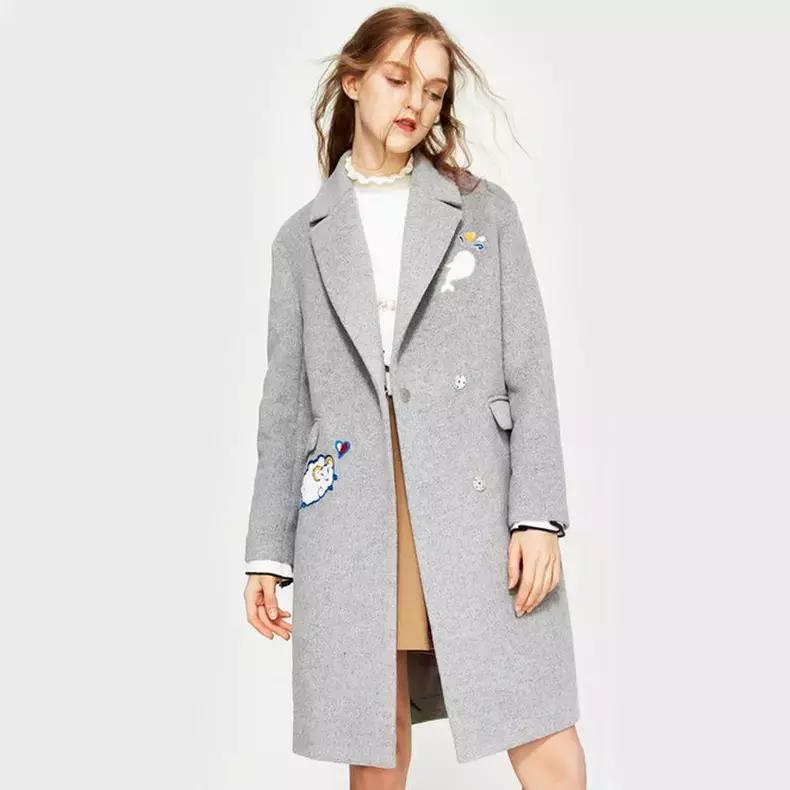 没穿刺绣呢大衣，勿怪今冬无亮点