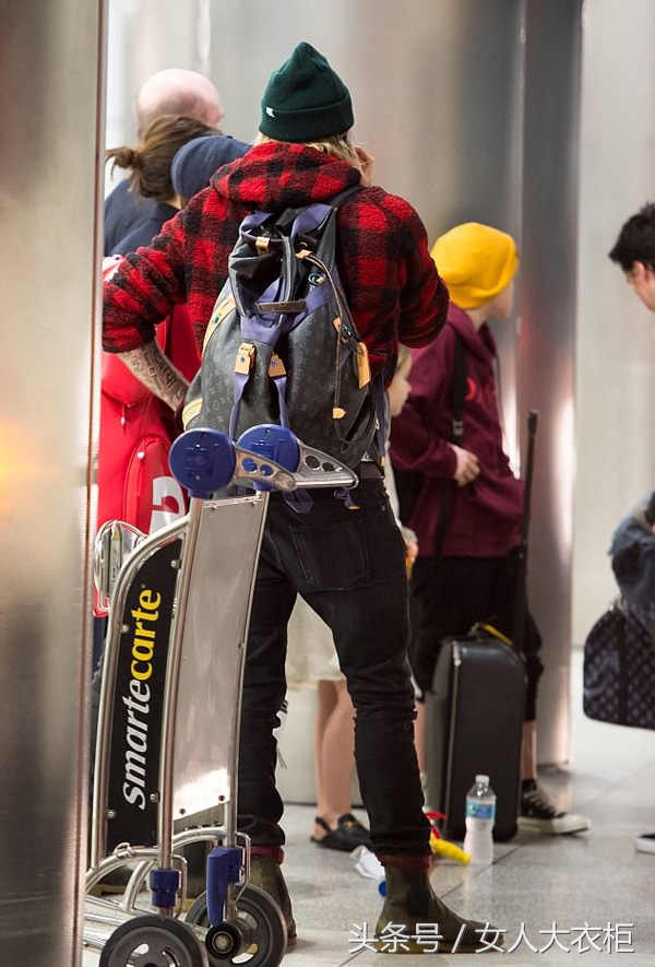 贝克汉姆和维多利亚出街,机场保安护送明星