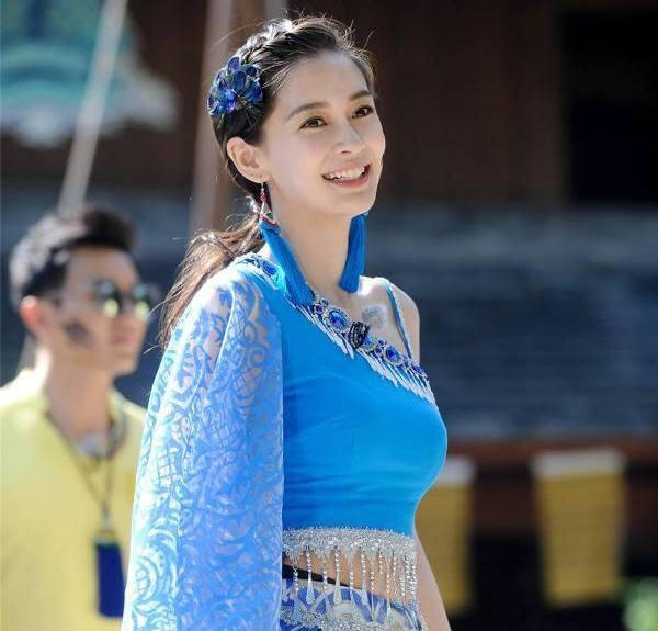 angelababy跨年歌曲跑调,angelababy杨幂晚会