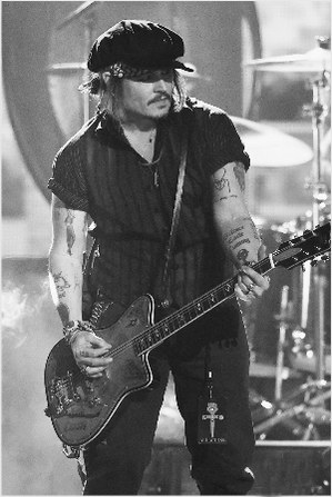 angelababy跨年歌曲跑调,angelababy杨幂晚会