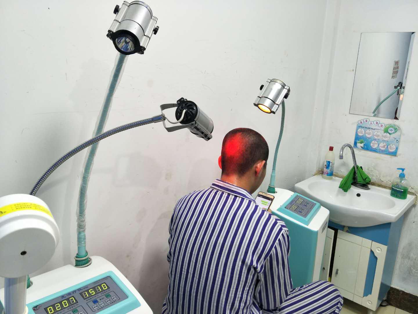 手部白癜风难恢复记住这点好得快,白癜风怎么治好得快