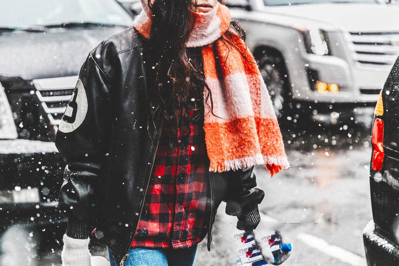 把重灾区格纹围巾搭得更高级