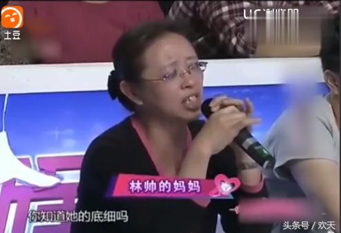 45岁妈妈爱上儿子的同班同学,还当众穿婚纱求婚!尴尬了!