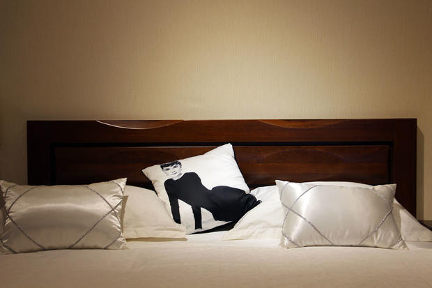 京华家具黄金胡桃木卧室四件套促销16300元