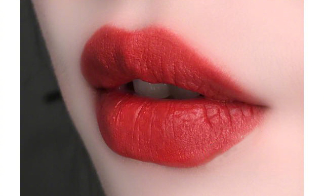 雅诗兰黛豆沙色口红杨幂同款,杨幂专属枫叶色口红