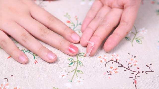 抹指甲油有什么用,油性指甲油和水性指甲油怎么卸掉