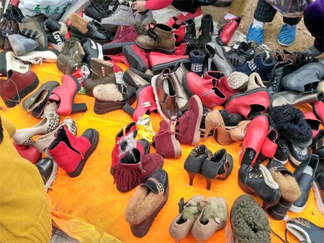 冬季摆地摊卖什么最火最近流行的,农村集市地摊卖什么产品最畅销