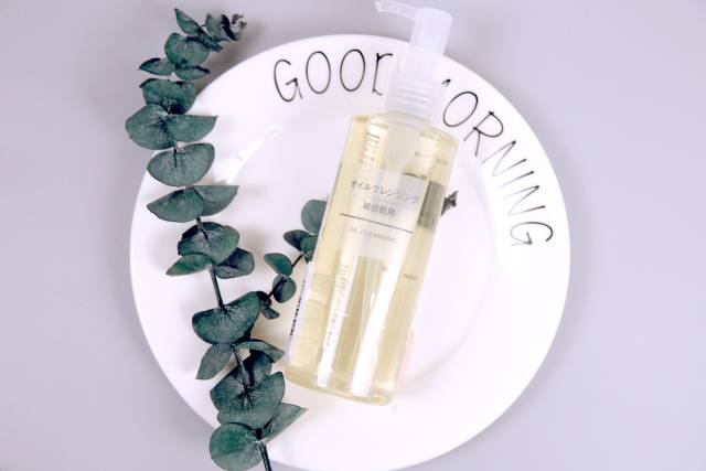 用什么卸妆可以一次搞定 (实用又好用的卸妆方法)