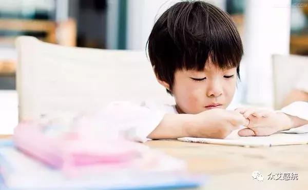 避免孩子上课走神的技巧,孩子上课跑神怎么纠正