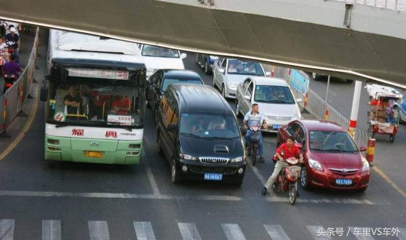 自己守法开车，却被电动车撞了应该怎么办？