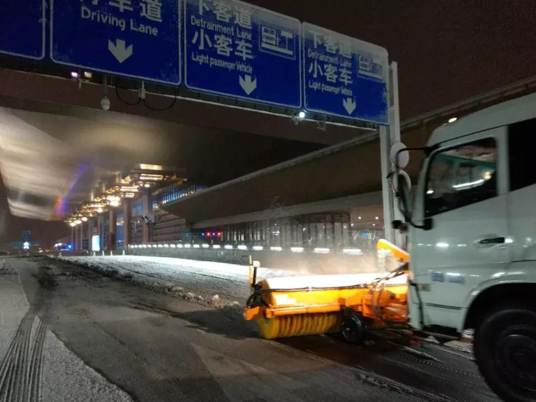 大雪袭城，却畅通无阻！只因为有可敬的他们