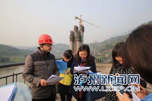 追寻新闻永不停步专访泸州晚报“骨灰级”记者周丽