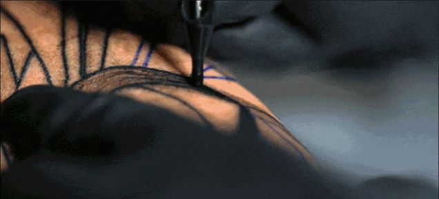 纹身的也是你,洗纹身的也是你!这些动图看完,我都替你疼……