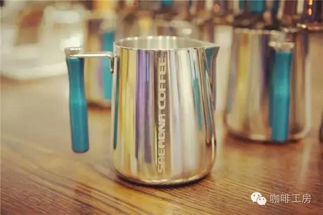 新手选咖啡拉花针还是拉花缸好,拉花拿铁用什么花缸好