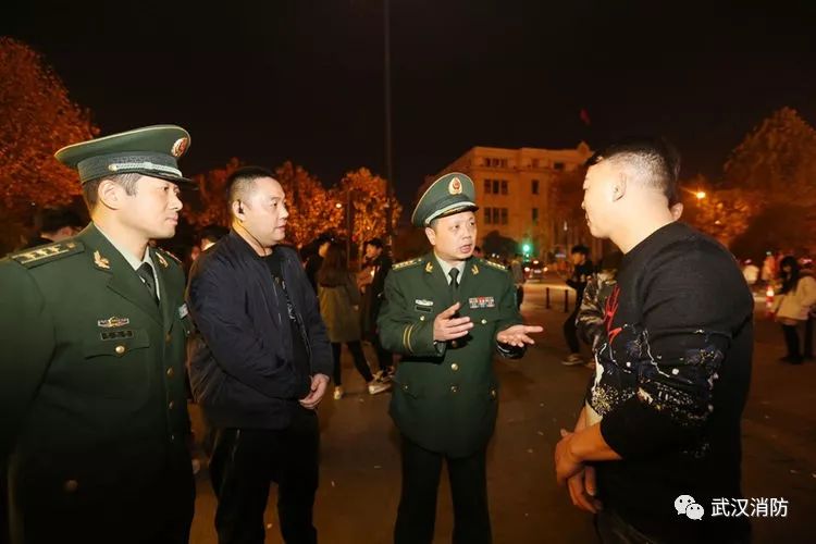 郑西副总队长带队开展跨年夜夜查行动并看望慰问基层官兵