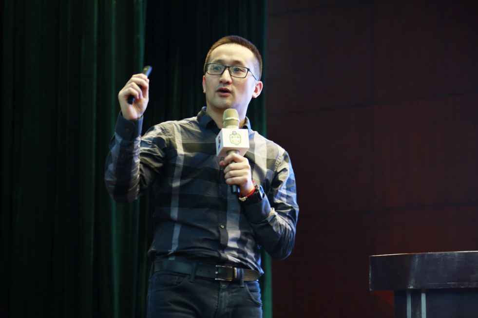 这个崇明人,从小就是学霸,后来创立了一家著名的教育培训机构