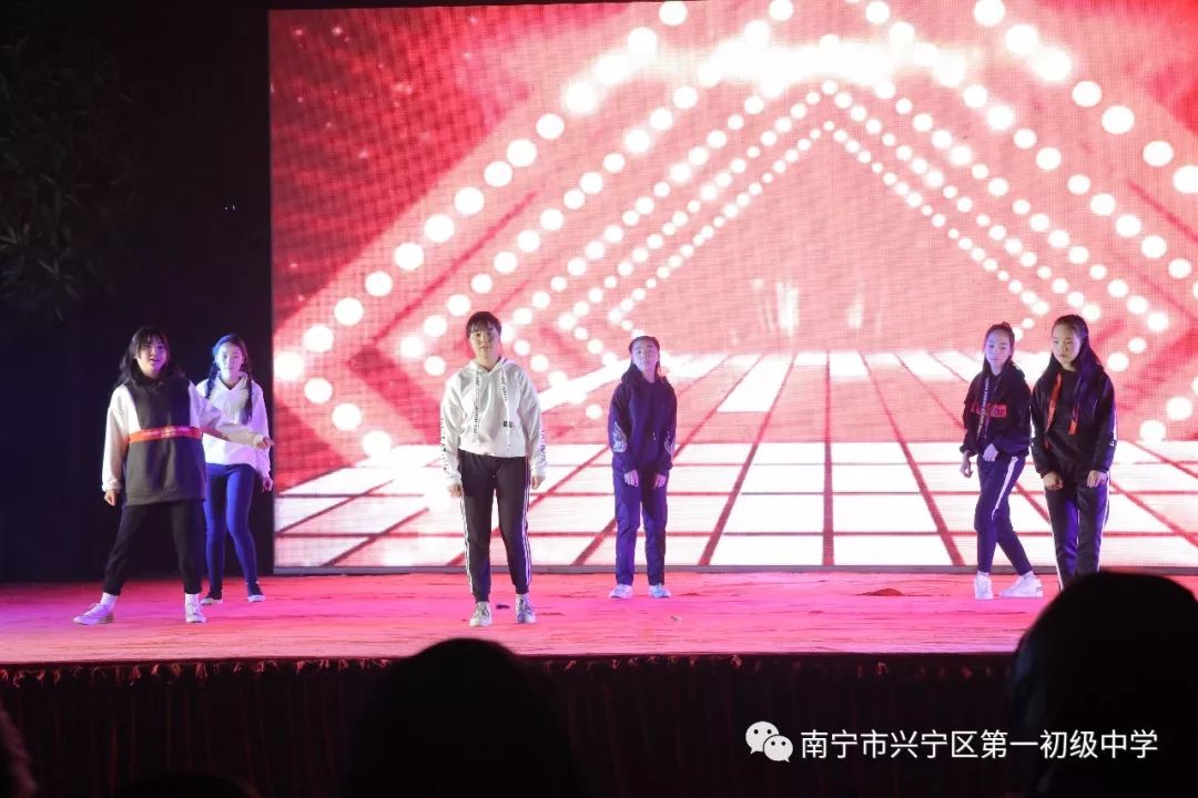 瀛︽牎涓嶅繕鍒濆績鐗㈣浣垮懡娲诲姩鎶ラ亾,涓嶅繕鍒濆績鏍″洯瑙嗛