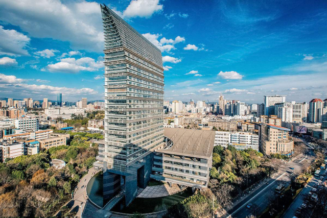 春城秀红嘴鸥图片,春城冬日美景