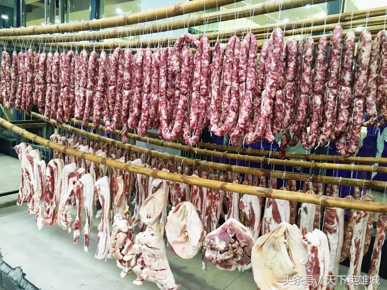 短短一条三百米的街，竟让人从白天走到黑夜……