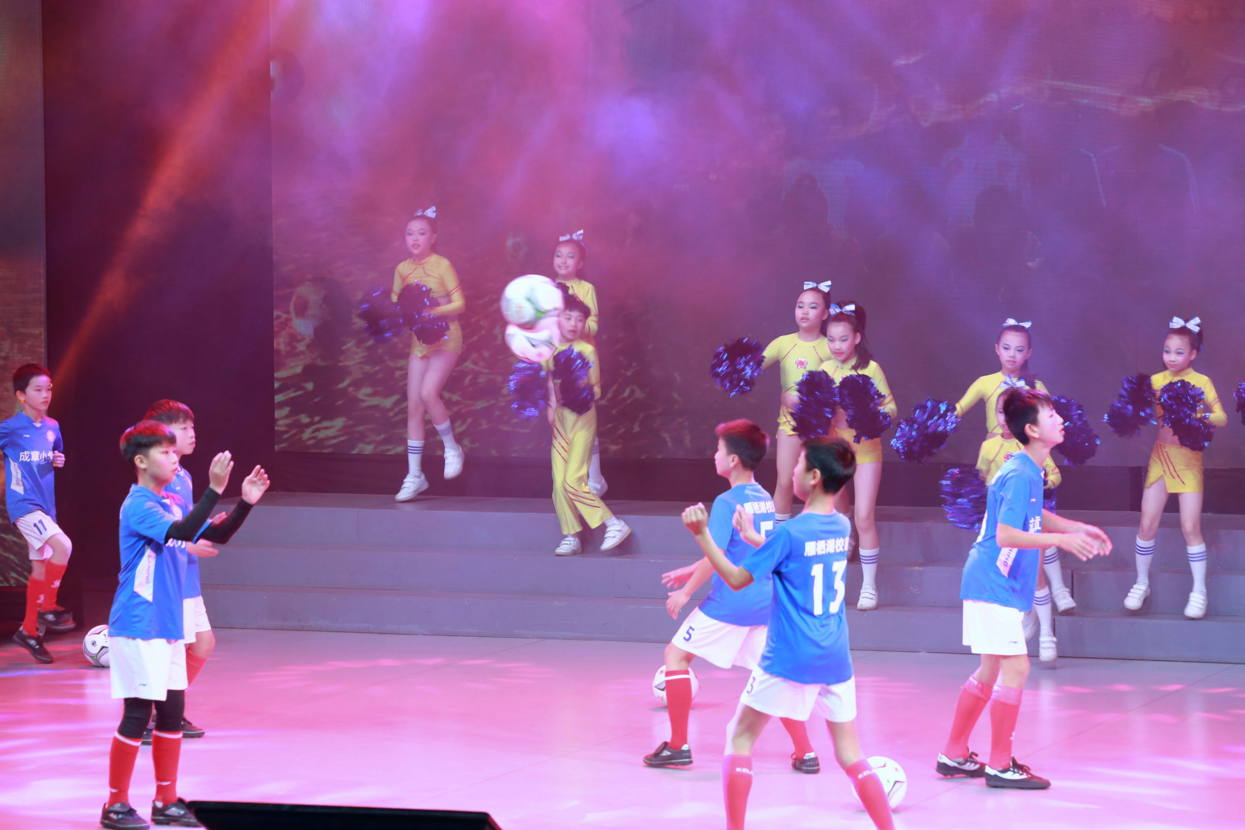 足球秀幼儿园,快乐足球阳光童年