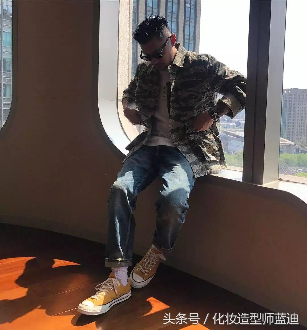 皮肤偏黑的男生怎么穿搭才好看,180皮肤黑的男生怎么搭配