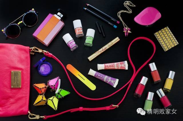 女孩子的包里到底装有什么,女人的包里都装什么