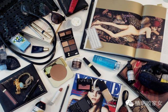 女孩子的包里到底装有什么,女人的包里都装什么