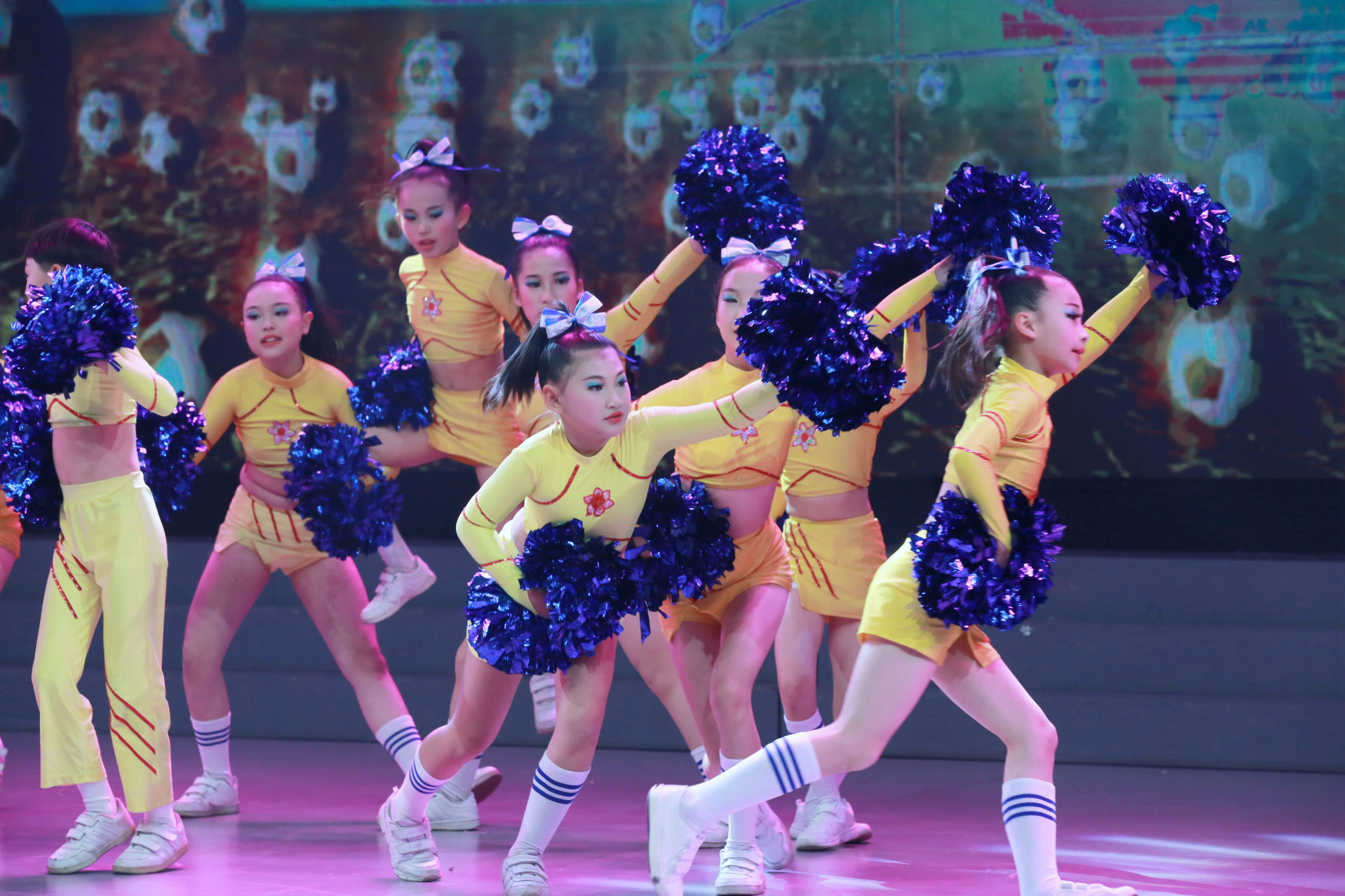 足球秀幼儿园,快乐足球阳光童年