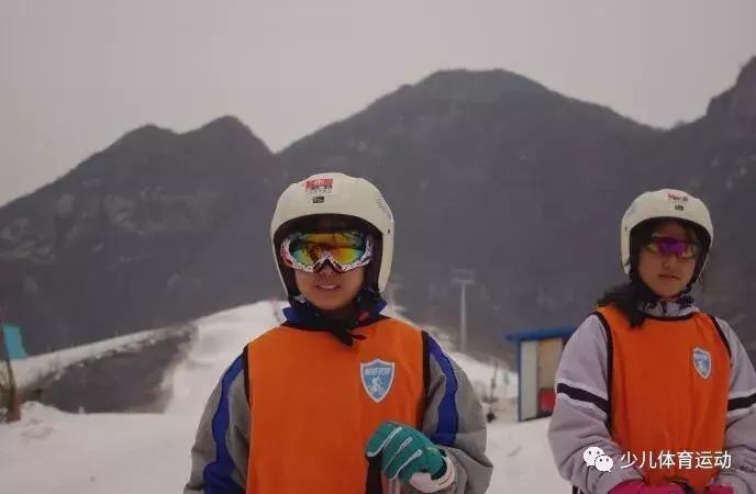 青少年滑雪冬令营报名,天津寒假滑雪训练营