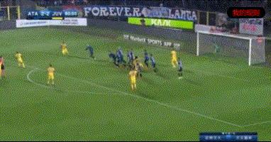 震惊足坛的手球,足球场上的手球