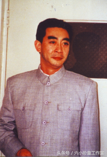 六小龄童纪念周恩来总理去世42周年，曾两次饰演周恩来