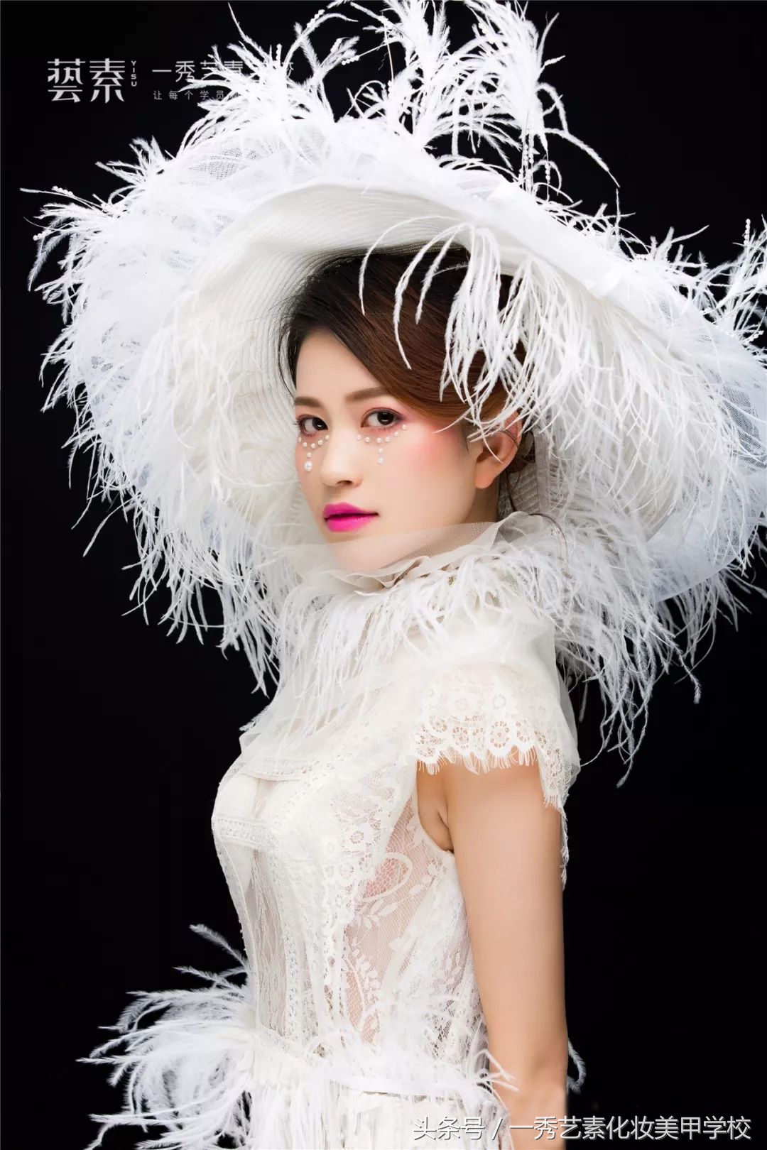 哇，那女生好漂亮了！切，还不是化出来的