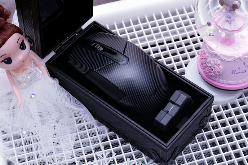 如果说樱桃是买盒子送键盘,那I-ROCKS锆Zr-60算是买盒子送鼠标了