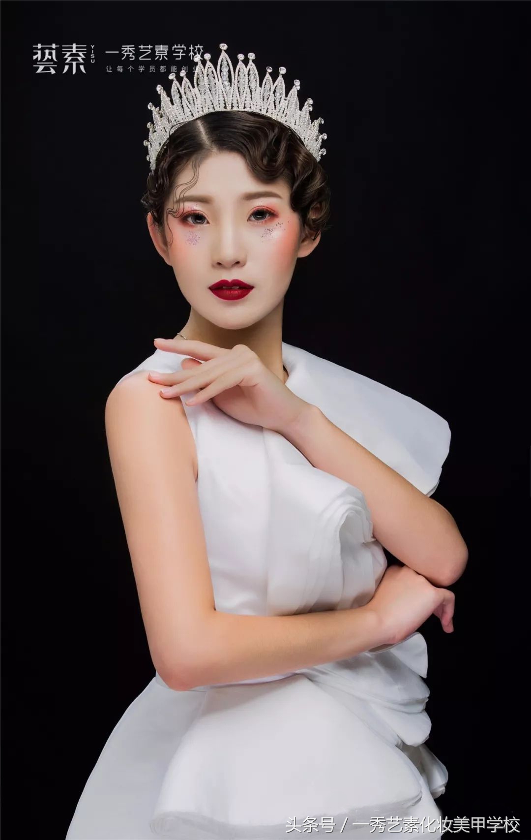 哇，那女生好漂亮了！切，还不是化出来的