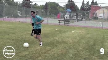 足球运球过人的方法及技巧,足球五人制过人小技巧简单