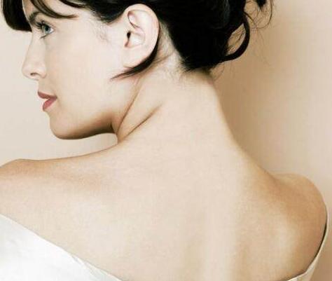 身材丰满如何穿吊带裙显瘦,夏天穿吊带裙赘肉怎么减