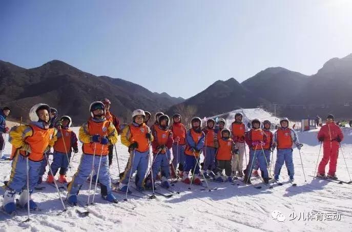 青少年滑雪冬令营报名,天津寒假滑雪训练营