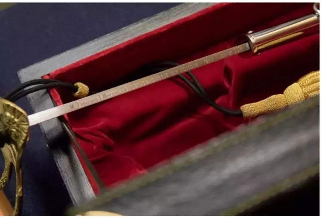 马克龙送习*平近**的马有什么来头？