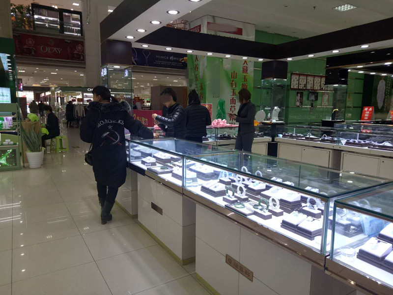 商场抽奖买玉镯子是真的吗,花一百元买个和田玉手镯是真的吗