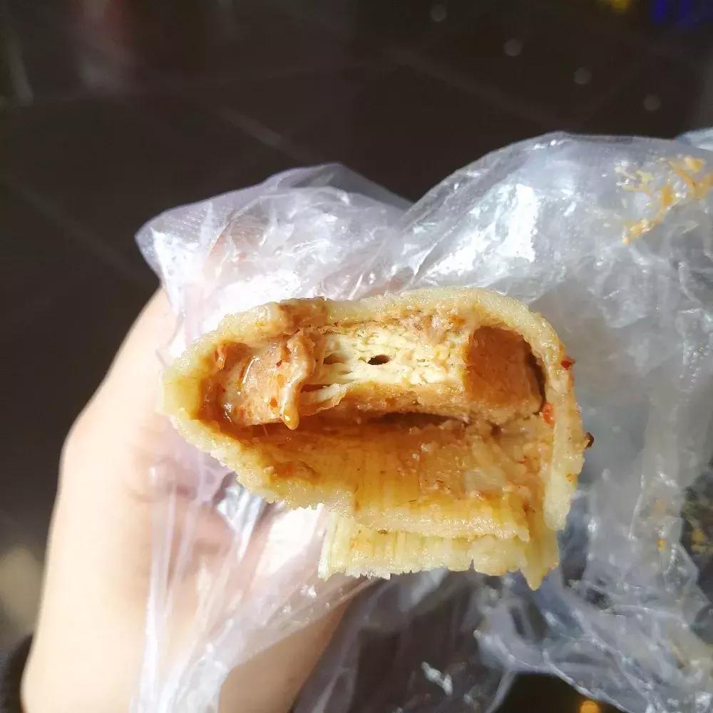 一家刚开业的小吃店,夫妻开了一家臭豆腐小吃店