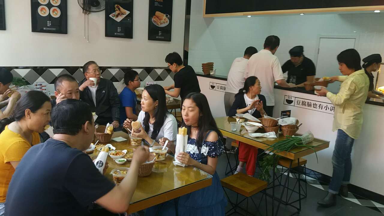 想自己创业开个早餐店好吗,小本创业开早餐店需要什么条件